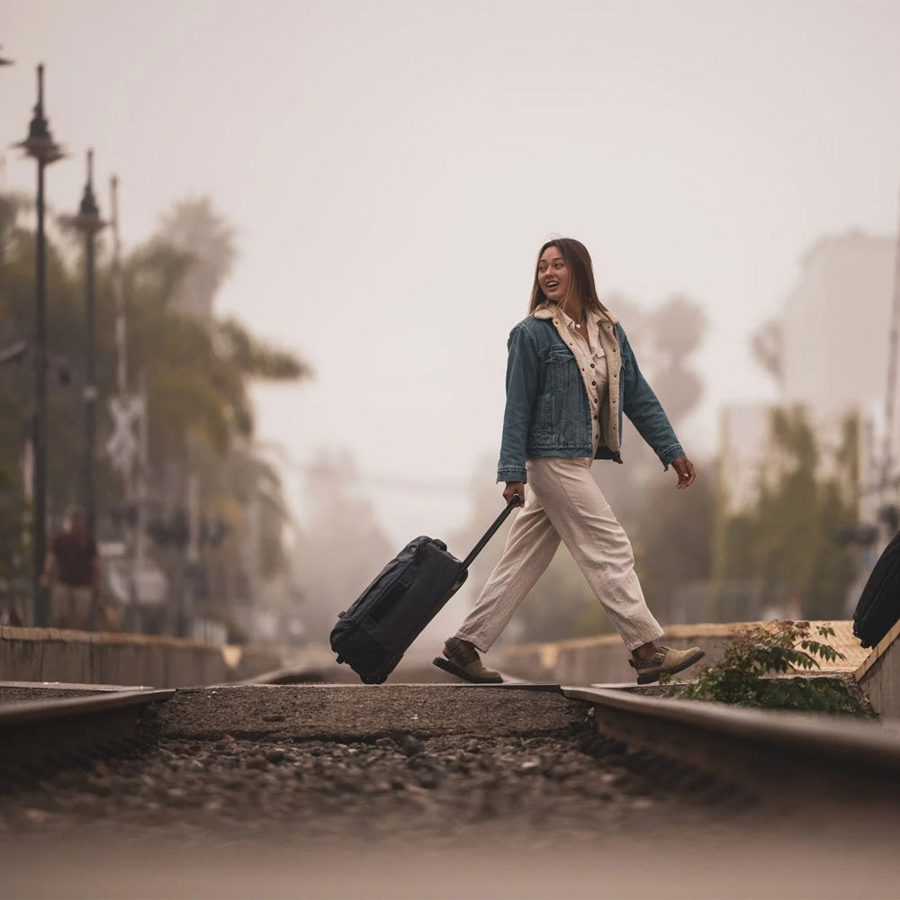 Dakine 365 Carry On Roller Bag Lt 40L